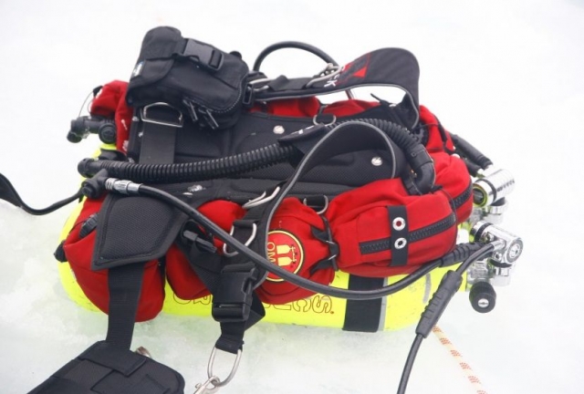 El euipo de buceo